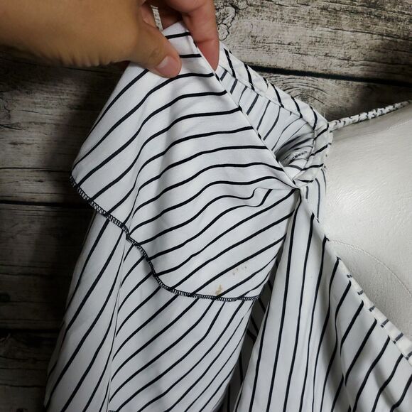 Urban Mix 3/4 Sleeve Cold Shoulder  Sleeve Top Size Medium - Picture 2 of 10